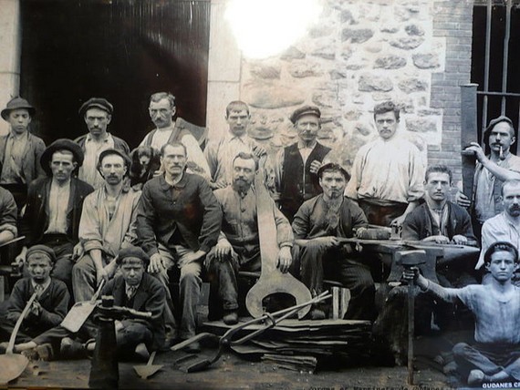 French-workers-posing-for-photo-at-Château-Verdun-Ariège